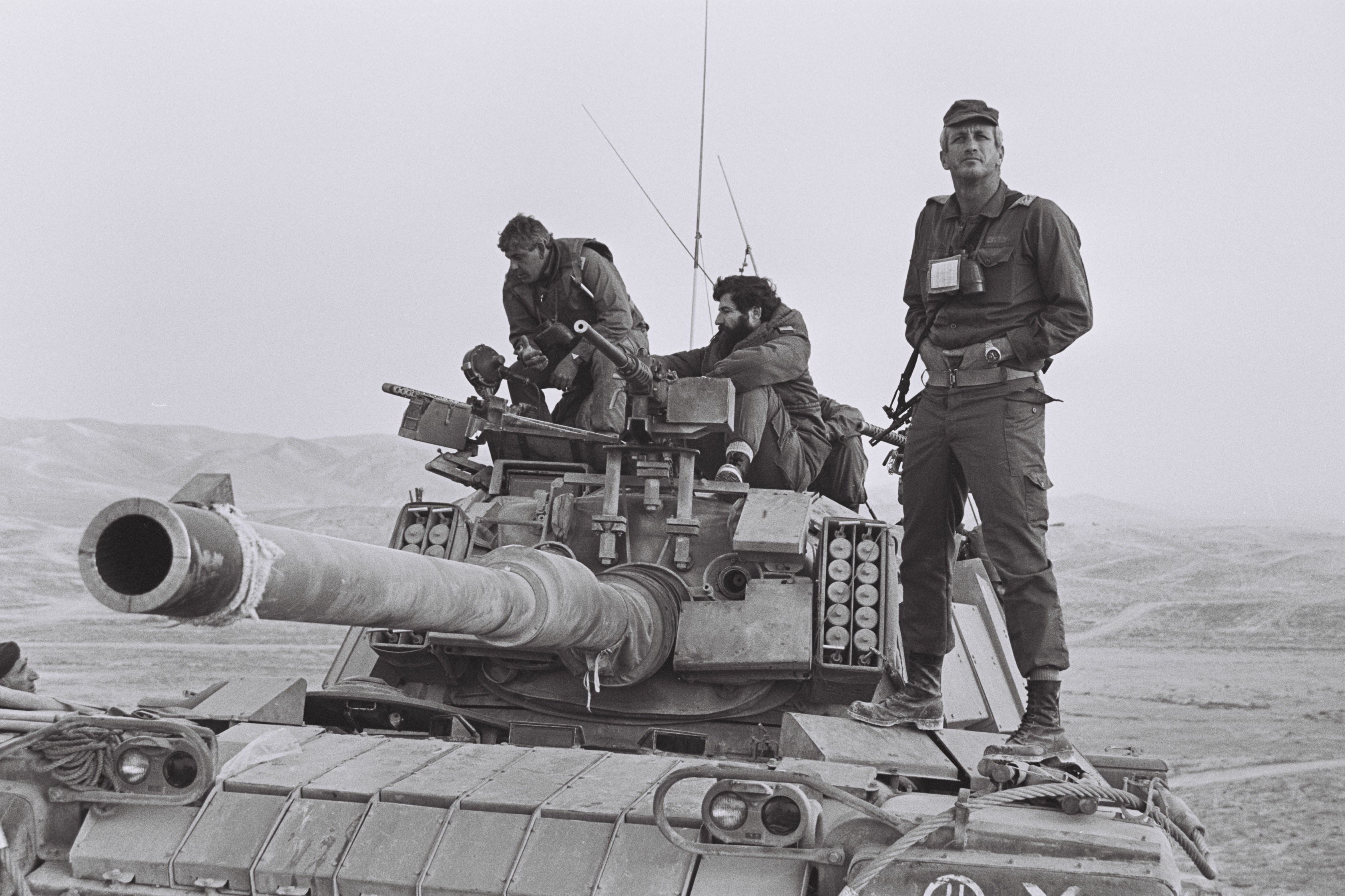 דורון רובין ועמרם מצנע ע"ג טנק מגח 6מ בחטיבה 500