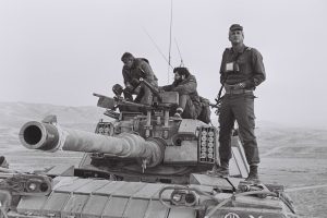 מצנע ודורון רובין על טנק מגח 6ר' של המח"ט באימון בבקעת הירדן