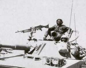 טנקיסטים בטנק שלל אמפיבי מסוג PT76