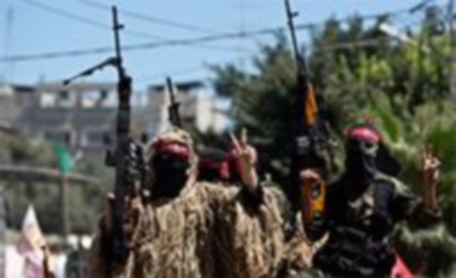חמושים במפגן ניצחון בעזה לאחר שהתקבל הסכם הפסקת האש שיזמה מצרים. 2 בספטמבר 2014. אימג'בנק AFP