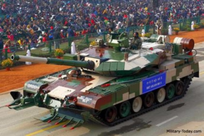 הטנק ההודי ארג'ון סימן 2 ממתין להגנה אקטיבית