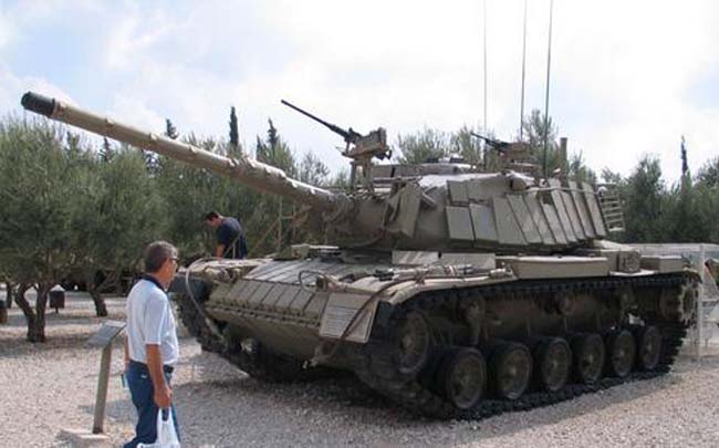 טנק מגח עם מיגון "בלייזר" ביד לשריון