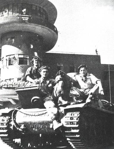 טנק של חטיבה 8 בשדה התעופה לוד, 10 ביולי 1948