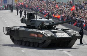 הטנק המתקדם מתוצרת רוסיה, "ארמטה" T14, בעל צריח לא מאוייש ותותח חדיש בקוטר 125 מ"מ היורה טילי נ"ט לטווח של מעל 8 ק"מ.