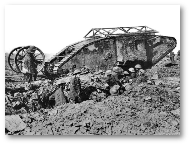 טנק "אמא" סימן 1 המצוייד בתותח במבנה המשוריין שבדופן השמאלית (זכר) בזמן לוחמת התעלות במלחמת העולם הראשונה.